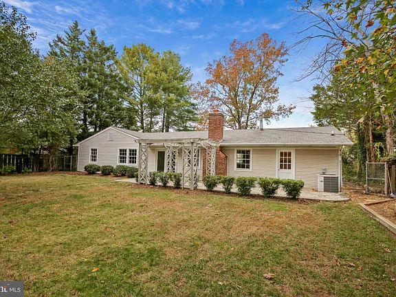 4th image of 12915 Melville Ln
