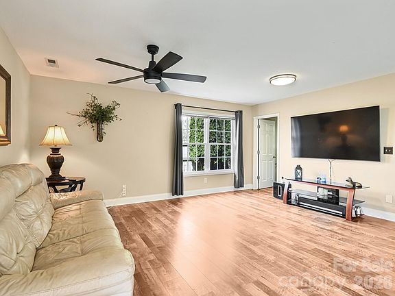 2nd image of 7 Mahogany Rd