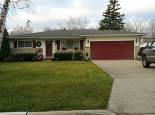 29729 Rambling Rd, Southfield, MI 48076