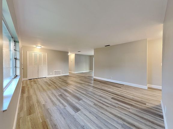 4th image of 72 Woodview Dr