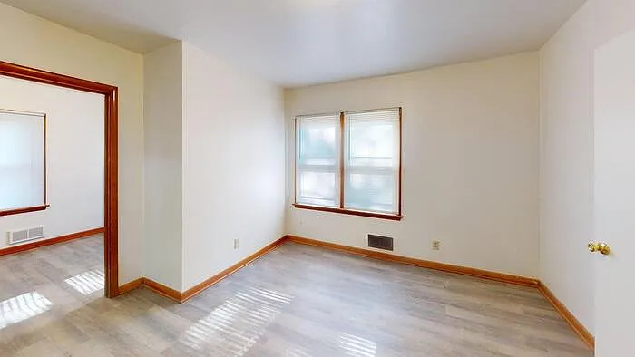 710 E Avenue F — Photo 8