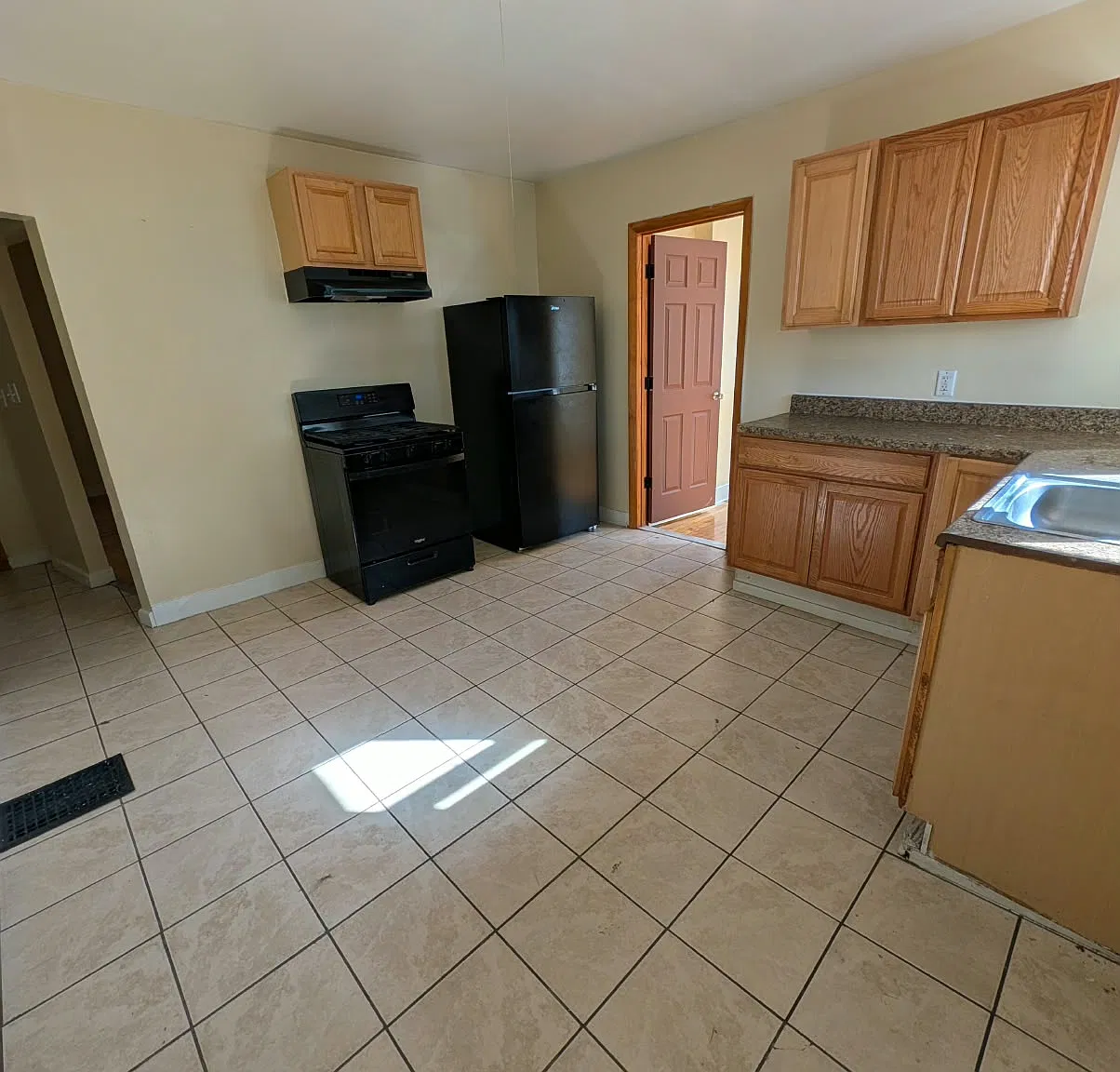 2 bed, $1,525 — Photo 2