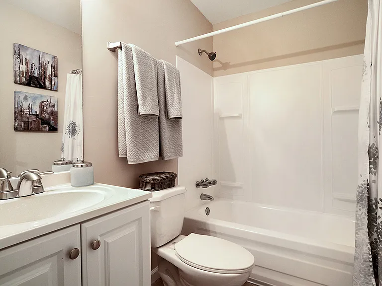 2 bed 2 bath downstairs