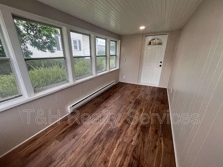 708 N Independence St — Photo 8
