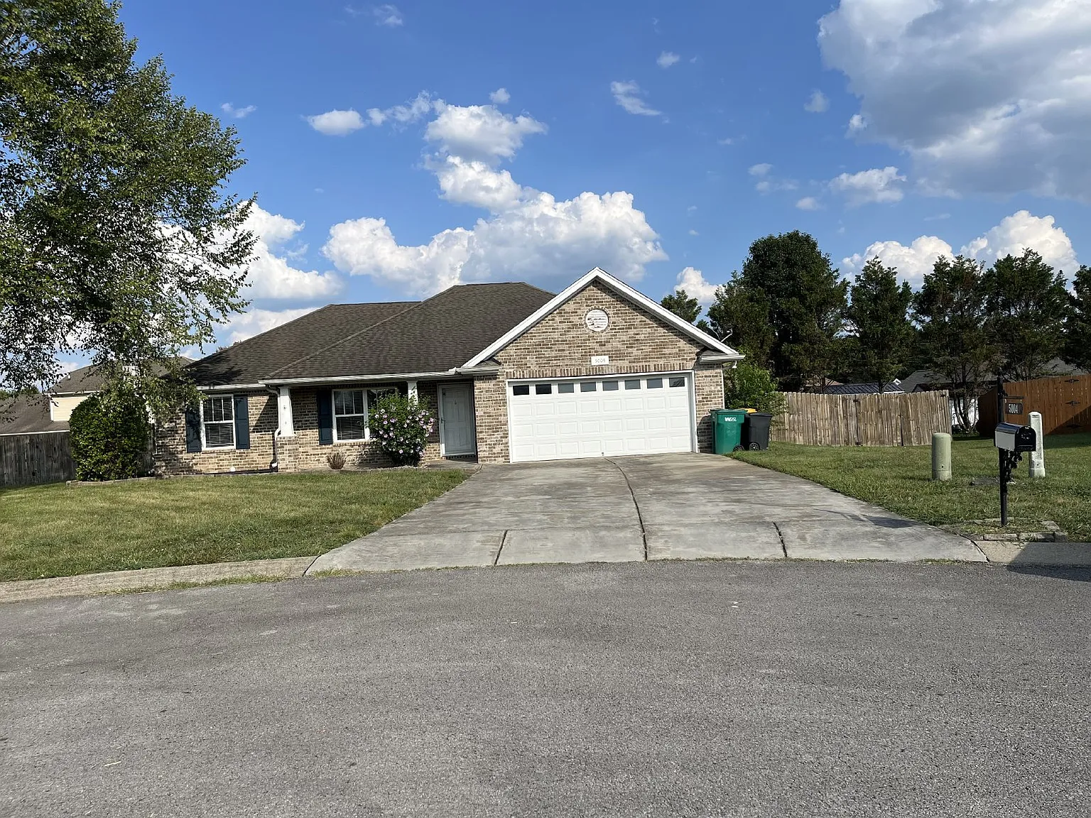 3 bed, 2.0 bath, 1548 sqft, $2,100 — Photo 1