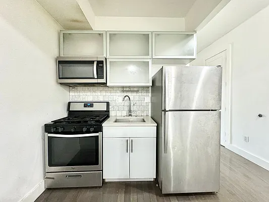Rented by Compass | media 9