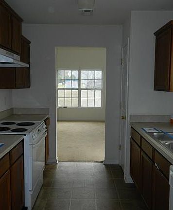 3rd image of 1559 Brookgreen Ave