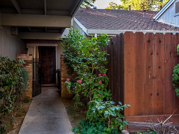 4th image of 6725 Vivienda Ln
