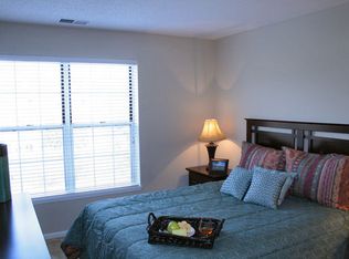 6045 Chasewood Pkwy APT 202, Minnetonka, MN 55343