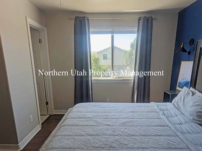 1287 W 2000 N — Photo 7
