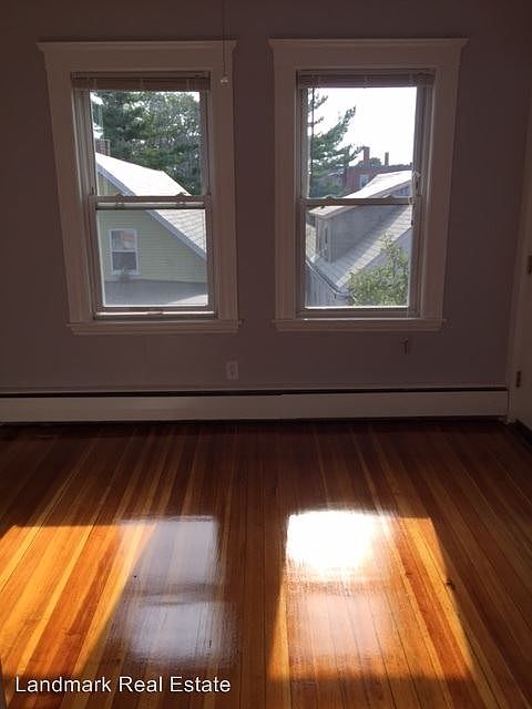 1st image of 31 Salem St APT 3