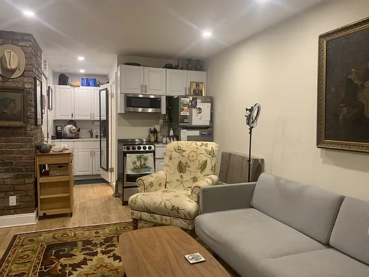 Rented by R New York | media 7