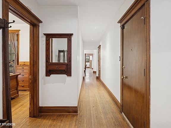 4th image of 924 W Leland Ave #1W