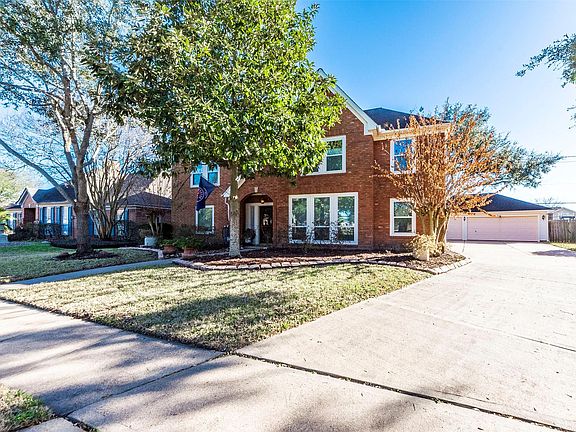 3rd image of 2114 Bay Hill Dr