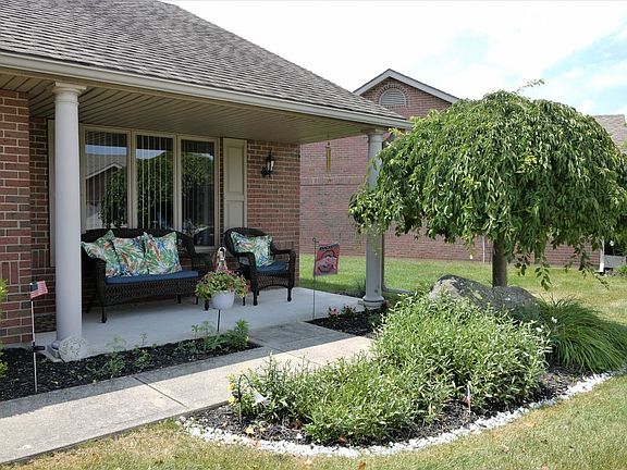 3rd image of 795 Hickory Hl