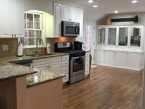 3rd image of 335 Cove Island Way NE