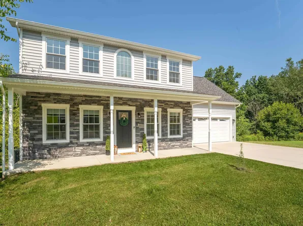 2072 Pinecrest Dr, Morgantown, WV 26505