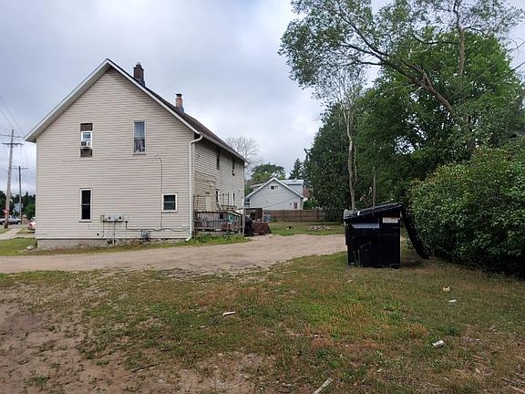 2nd image of 209 E Park St #E