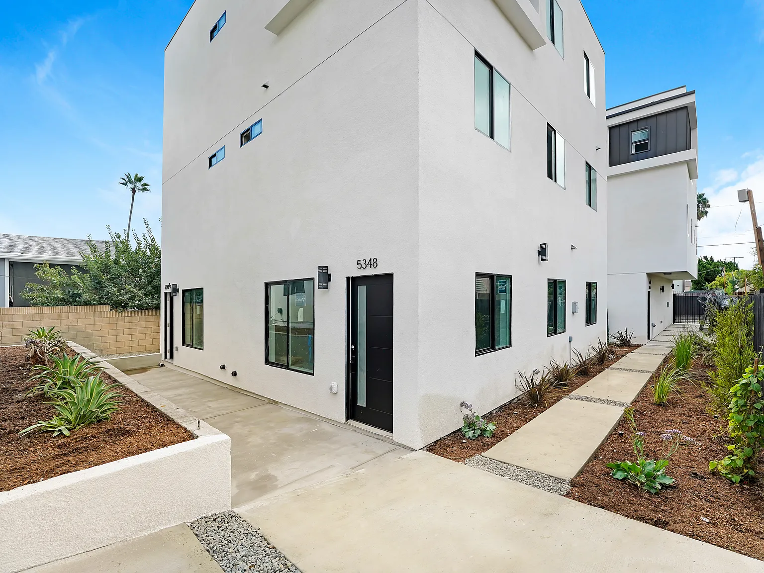 5346-5350 Oakland Street — Photo 4