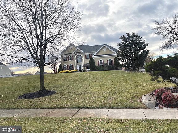3rd image of 104 Willowbrook Ct