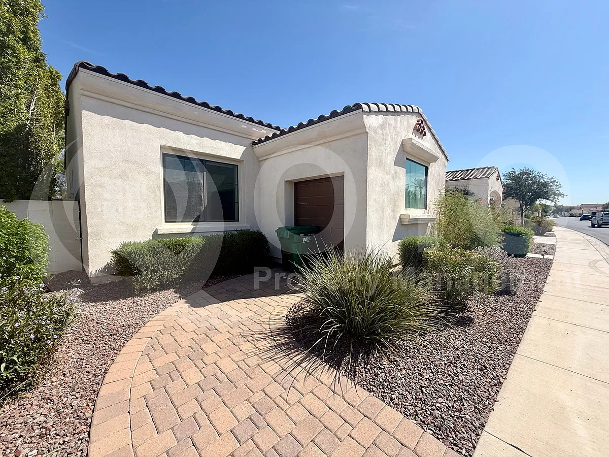 3 bed, 2.0 bath, 2210 sqft, $3,500 — Photo 2
