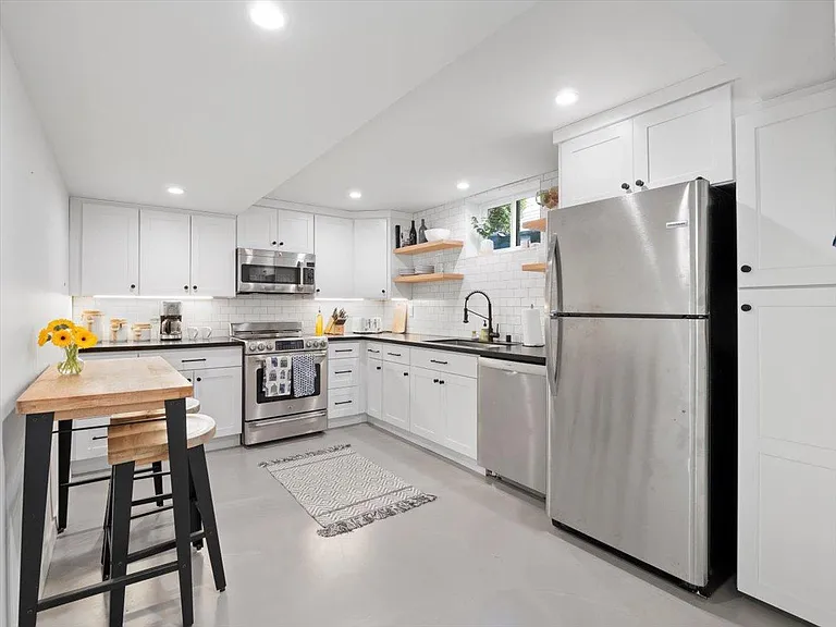3619 NE 75th St #B — Photo 5
