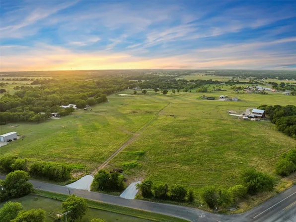 9064 Gholson Rd, Waco, TX 76705