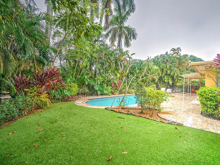 216 32nd St — Photo 32