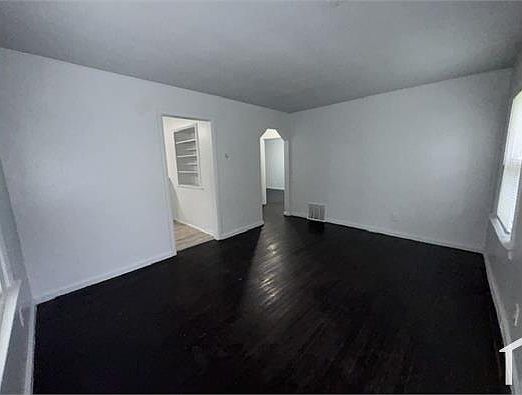 3rd image of 16572 Beaverland St