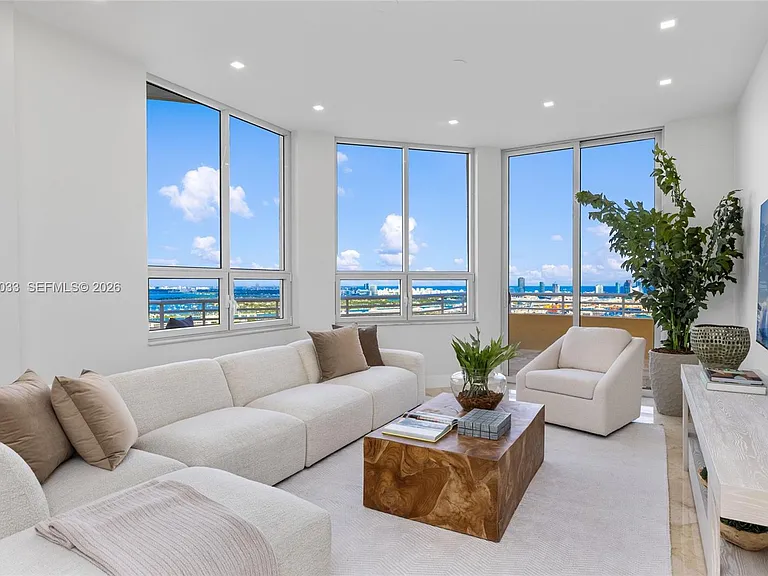 808 Brickell Key Dr #3901 — Photo 2