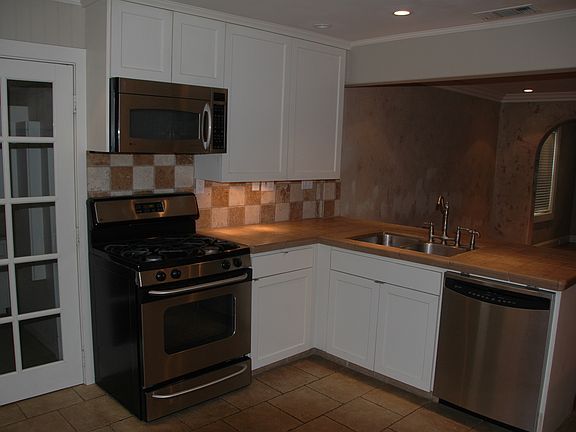 4th image of 3532 Fresno Ave