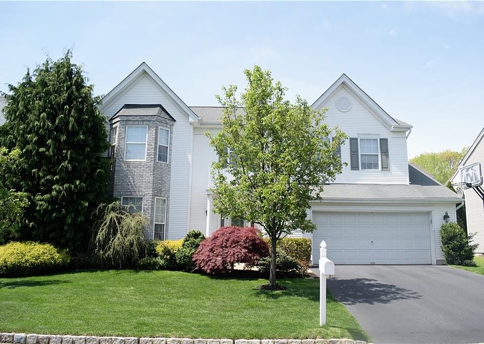 1st image of 25 Hyde Park Dr