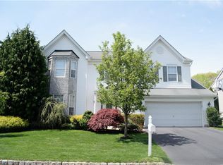 25 Hyde Park Dr, East Brunswick, NJ 08816