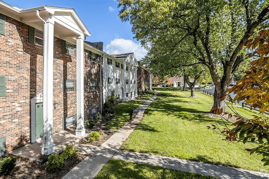 Gatehouse Apartments — Photo 1