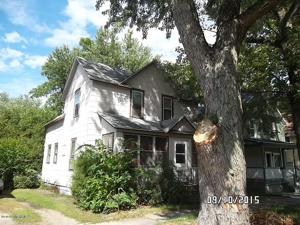 2nd image of 218 W Maple St
