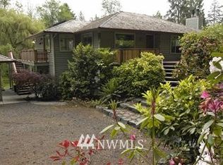 5878 Lynwood Center Rd NE, Bainbridge Island, WA 98110