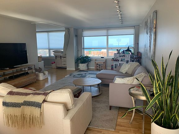 5th image of 807 Davis St Unit 1412