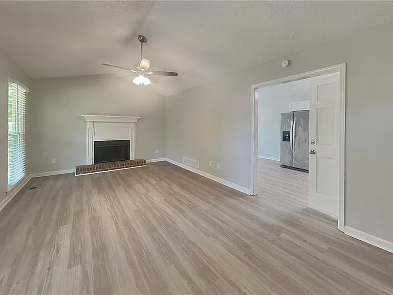 59 Wendy Way — Photo 2