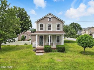 201 Avenue N, Matamoras, PA 18336