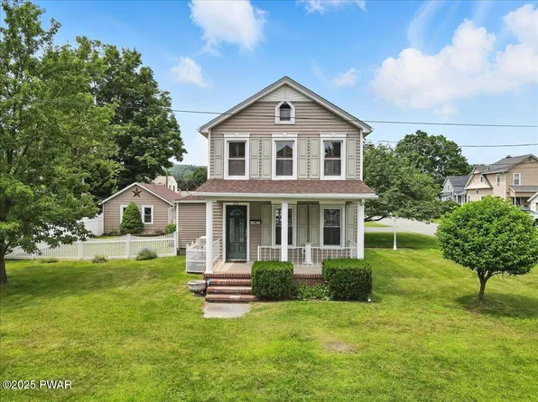 201 Avenue N, Matamoras, PA 18336