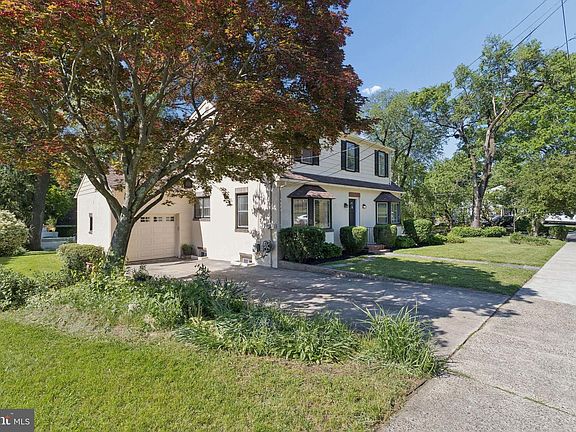 2nd image of 300 Hutchinson Ave