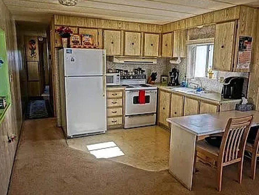 1st image of 411 Peace Ln