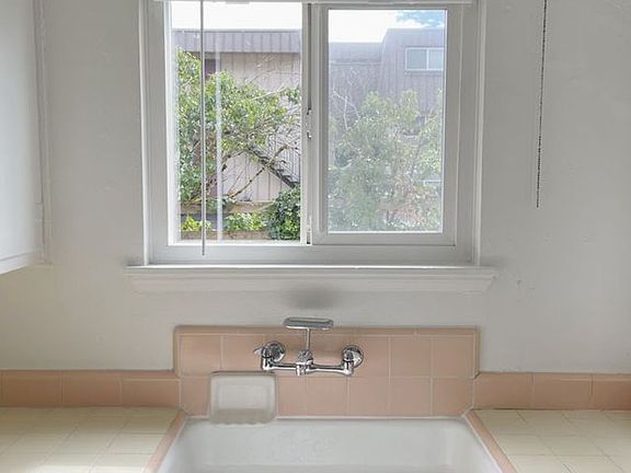 4th image of 5740 SE Milwaukie Ave #41-2