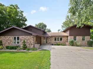 905 Mac Gregor Rd, Lockport, IL 60441