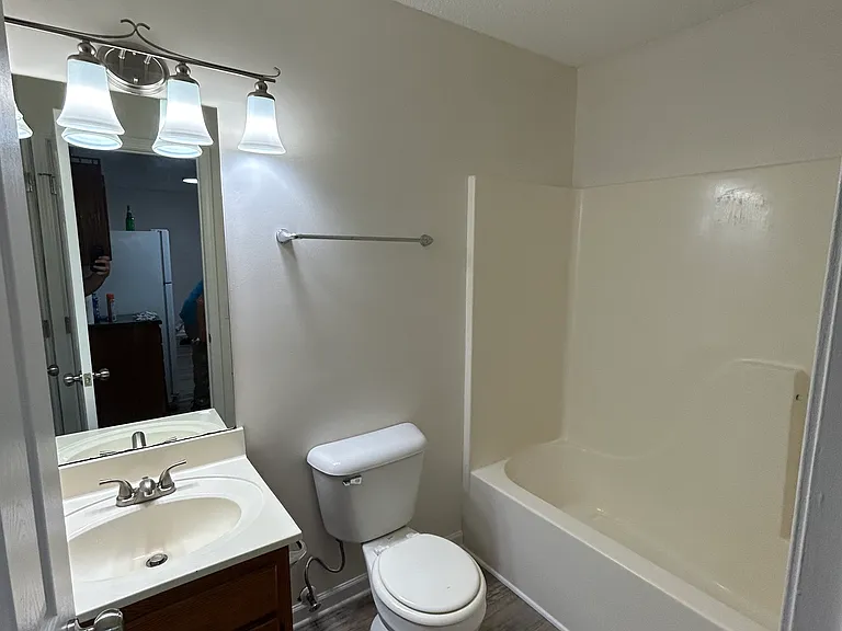 220 Anthony Ln #D — Photo 10