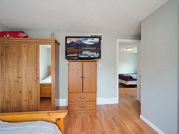 4th image of 347 24th Ave NE