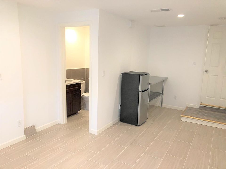 2nd image of 121 Del Prado Dr #B