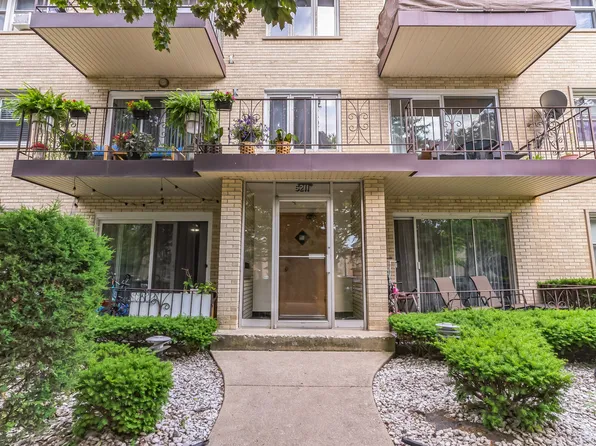 5211 N Potawatomie Ave Unit 206, Chicago, IL 60656