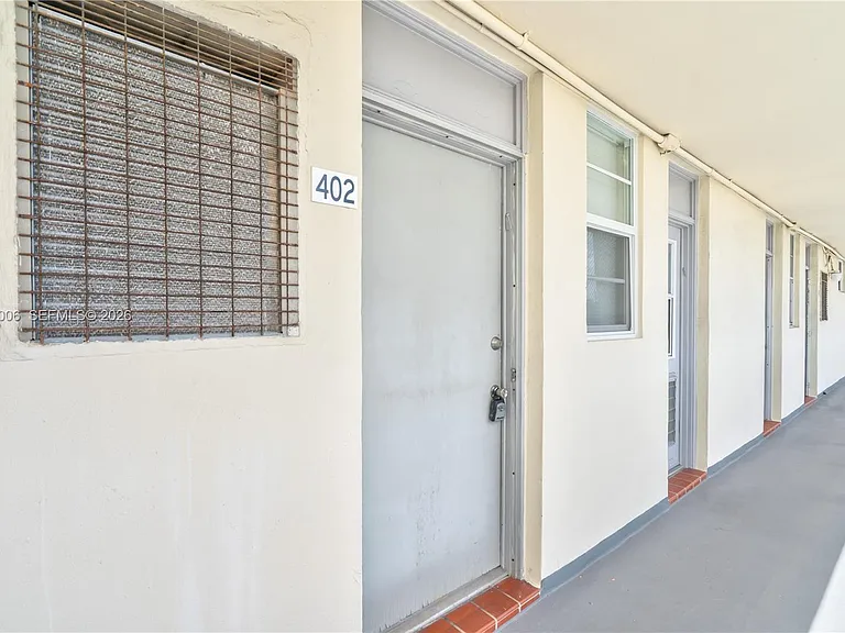 2851 Leonard Dr #J402 — Photo 27
