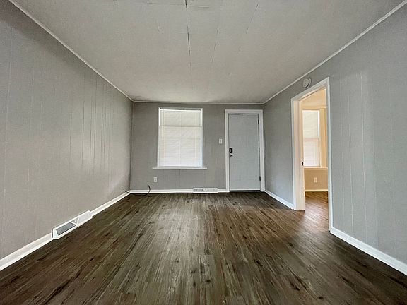 4th image of 933 W Southern Ave